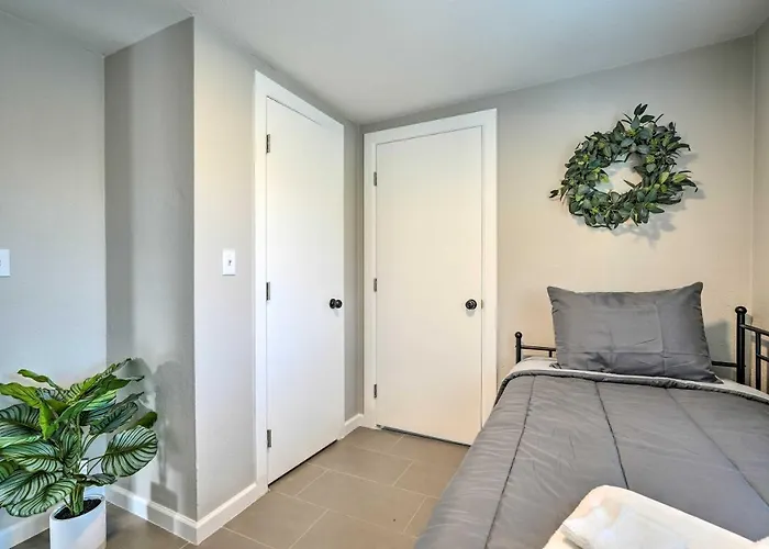 Hotel Vacation - Pet Friendly! Phoenix